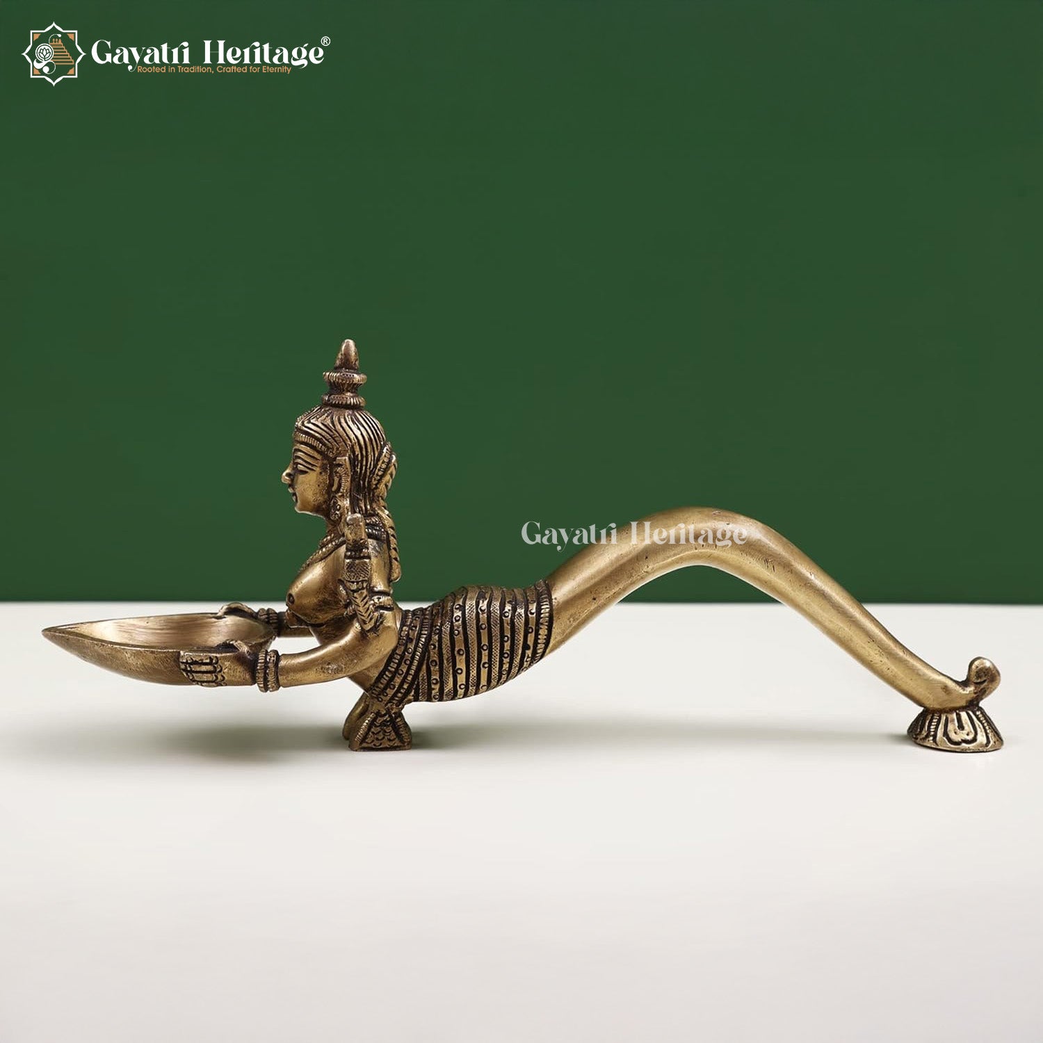 Brass Aarti Diya with Handle – Traditional Puja Oil Lamp