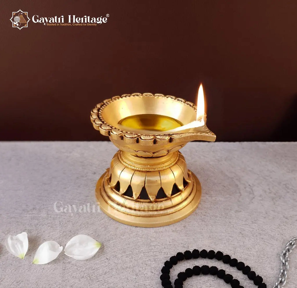 Brass Antique Vilakku Diya – Traditional Lighting Décor | Gayatri Heritage - Gayatri Heritage