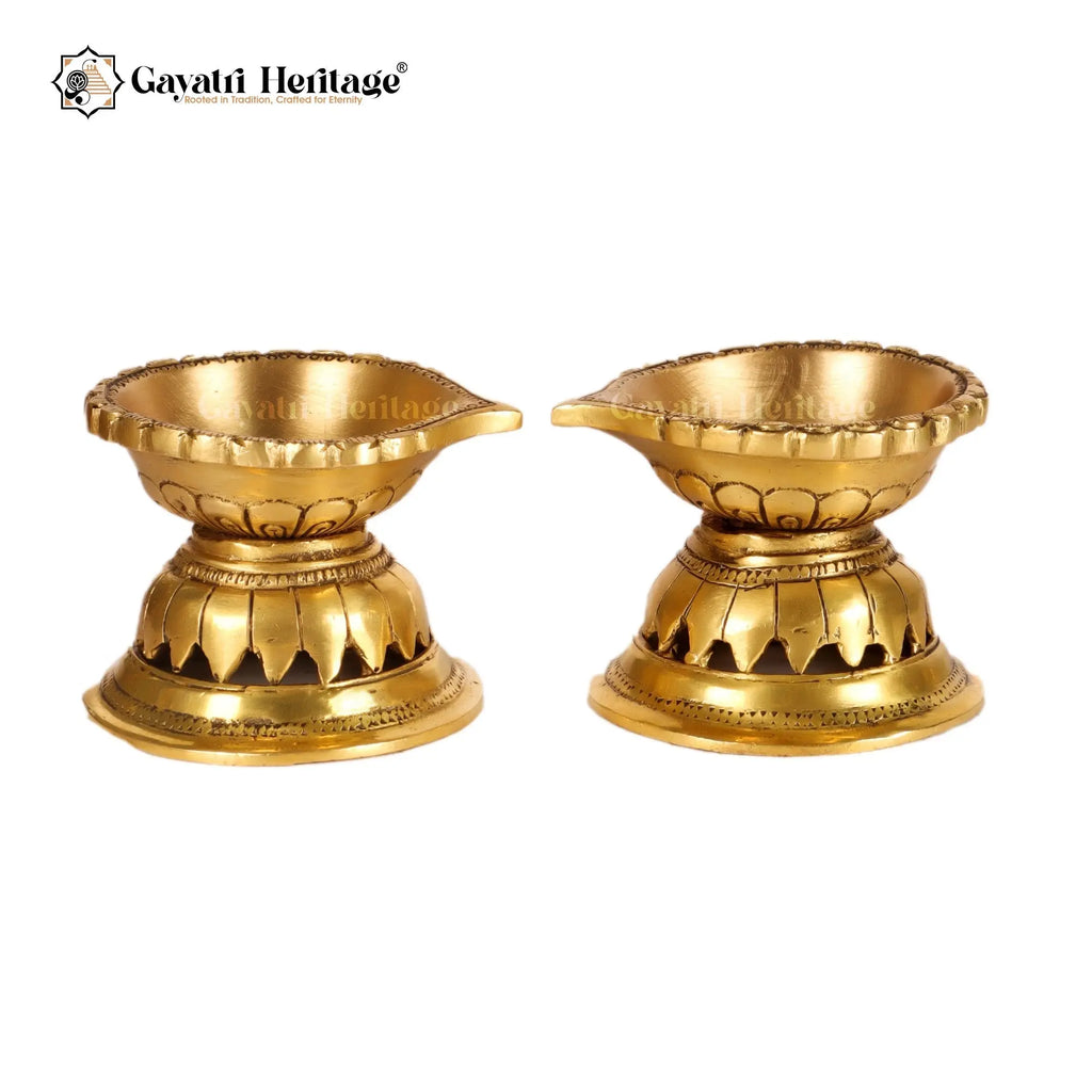 Brass Antique Vilakku Diya – Traditional Lighting Décor | Gayatri Heritage - Gayatri Heritage