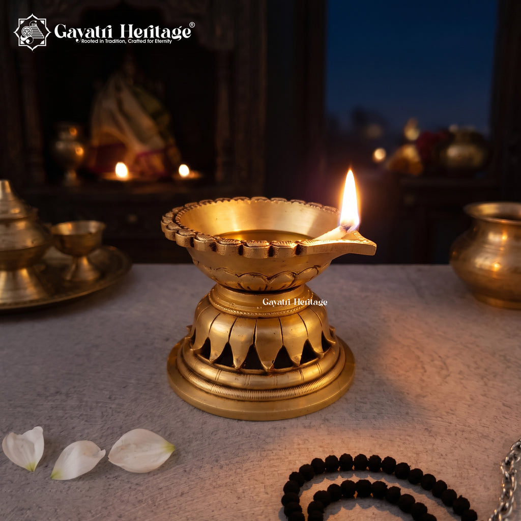 Brass Antique Vilakku Diya – Traditional Lighting Décor | Gayatri Heritage