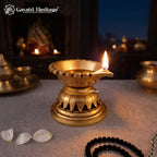 Brass Antique Vilakku Diya – Traditional Lighting Décor | Gayatri Heritage