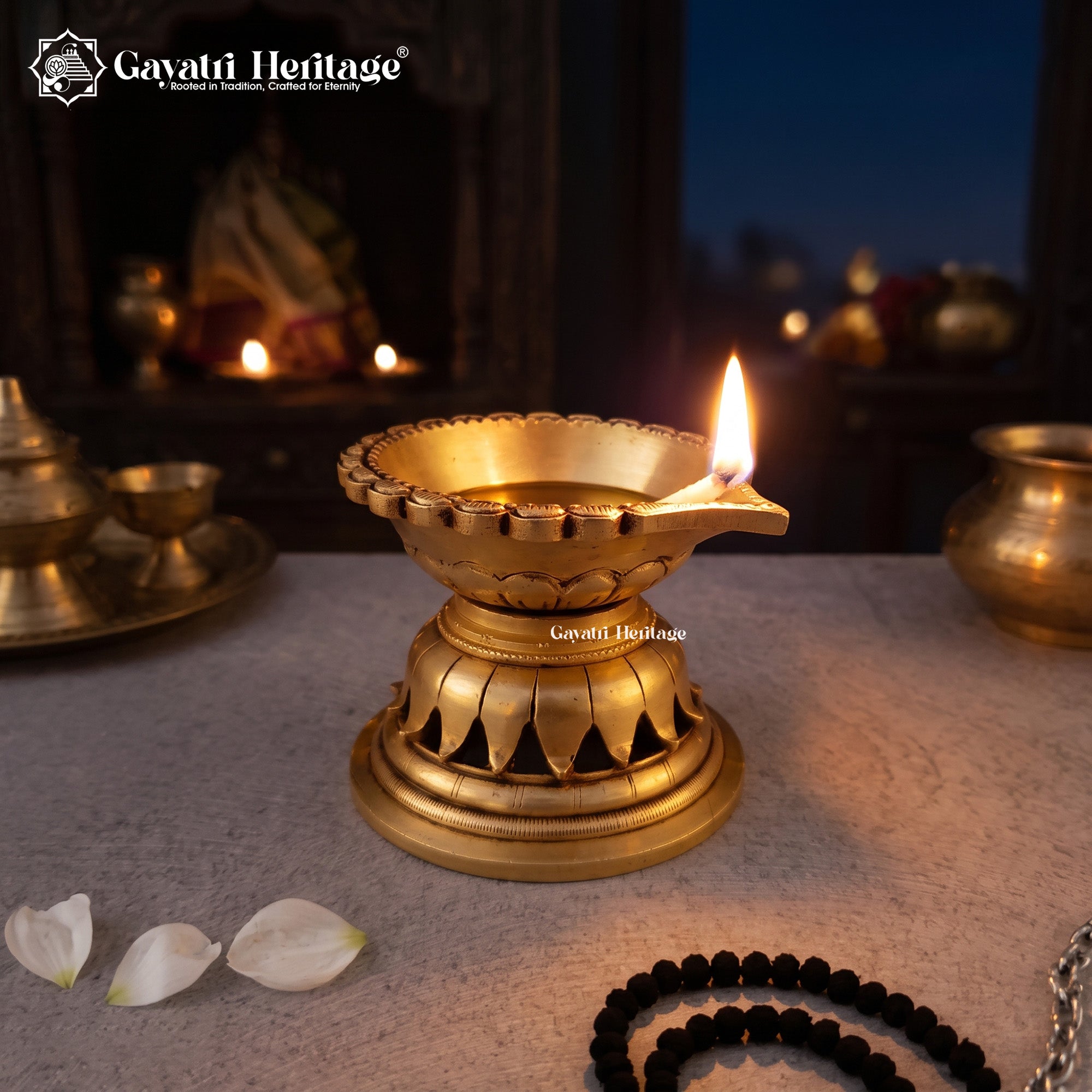 Brass Antique Vilakku Diya – Traditional Lighting Décor | Gayatri Heritage